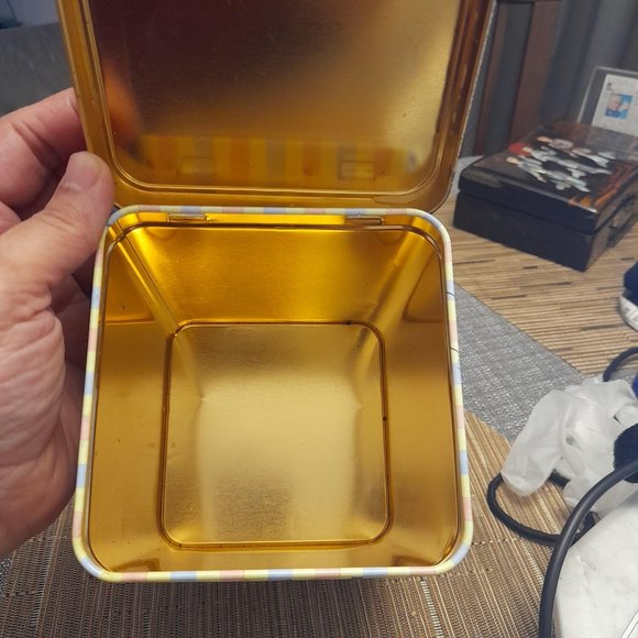 Vintage Neilson Crispy Crunch at the Circus Candy Tin - Picture 8 of 9